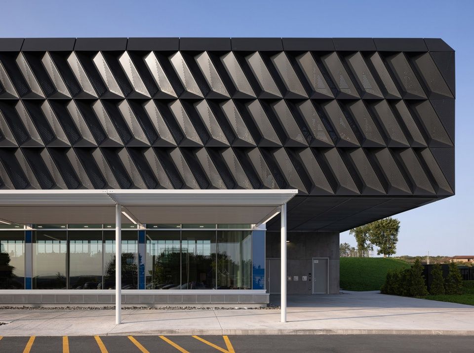 Saint-Georges多功能体育馆,魁北克 / ABCP architecture