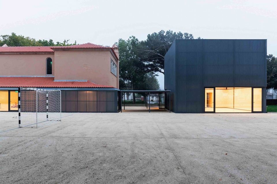 Correios学校,葡萄牙 / CREA Architects