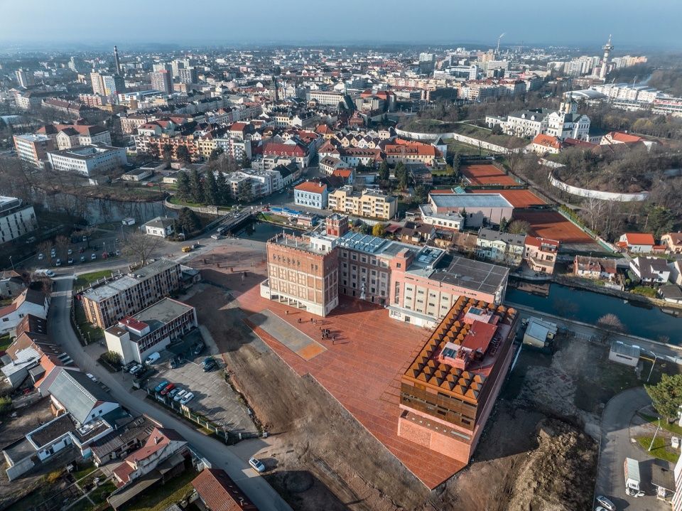 GAMPA与Sféra及帕尔杜比采自动磨坊公共空间,捷克 / Šépka architekti