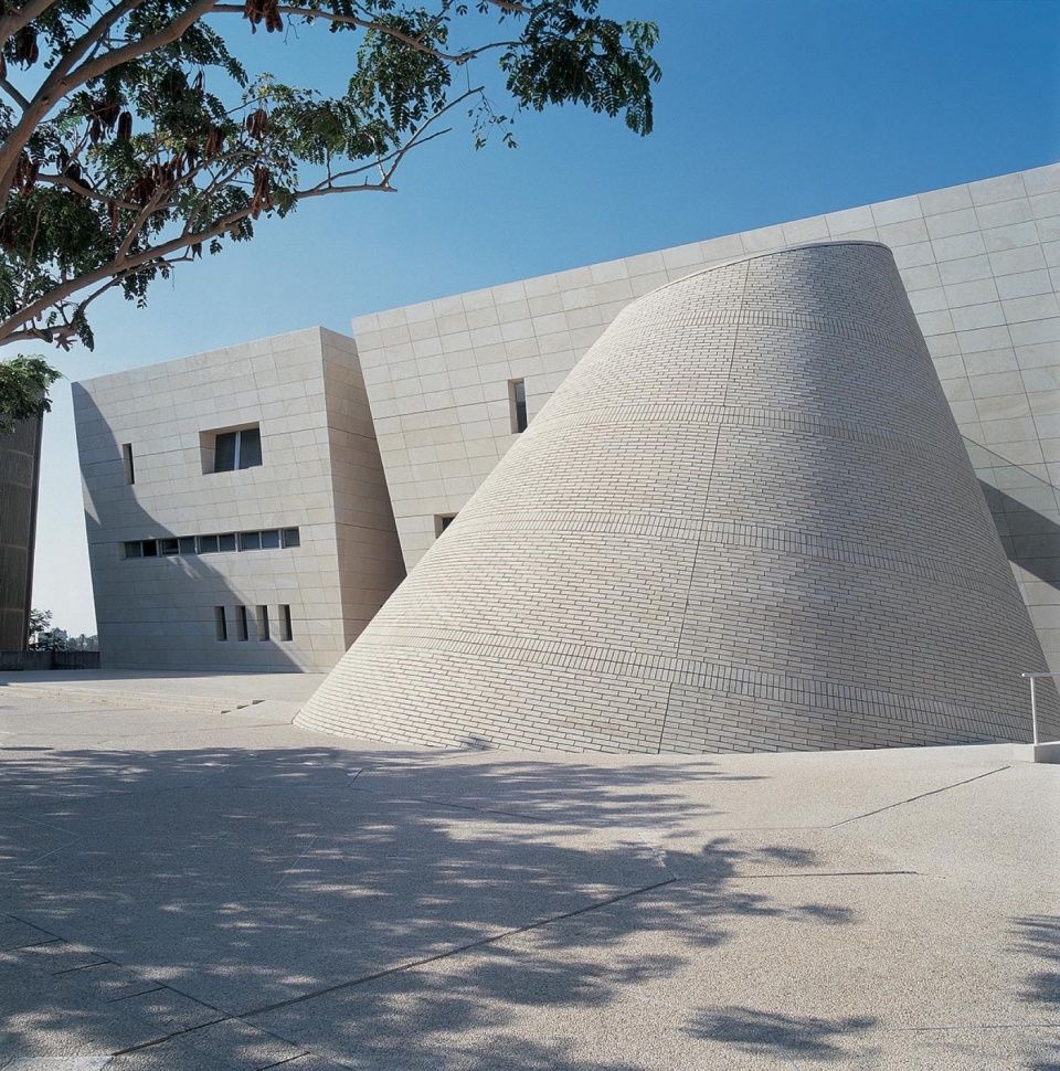 贝尔谢巴内盖夫本古里安大学参议院中心,以色列 / Chyutin Architects