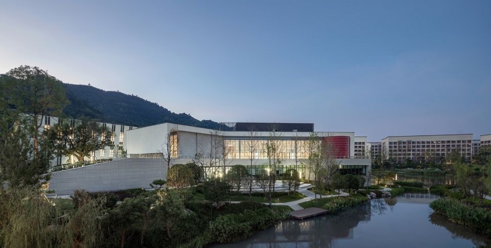 成都工业学院宜宾校区学生活动中心 / 同济大学建筑设计研究院(集团)有限公司