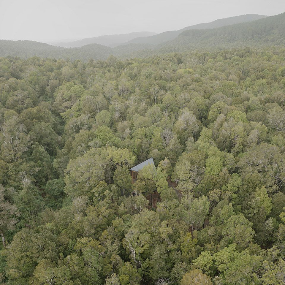 Calfuco小屋,智利 / Tomas de Iruarrizaga
