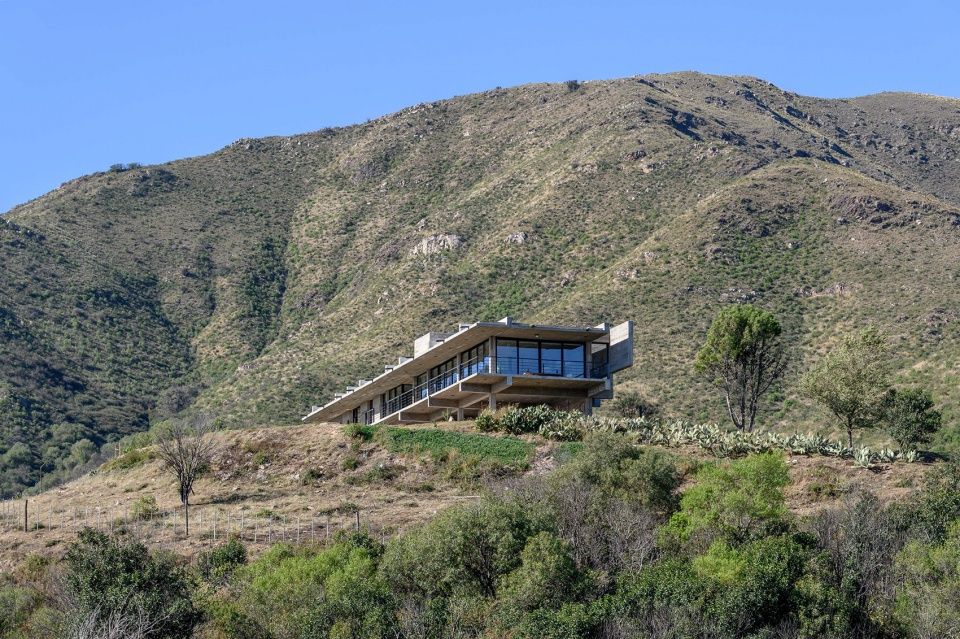Cerro El Dragón住宅,西班牙 / Cristian Nanzer