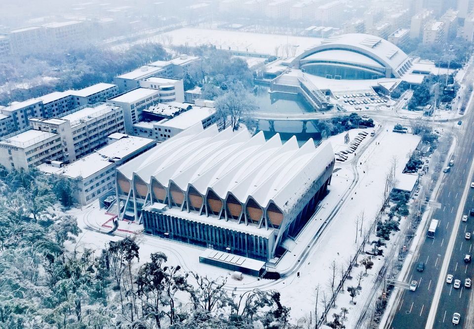 华中科技大学游泳馆,武汉 / 华南理工大学建筑设计研究院有限公司孙一民工作室