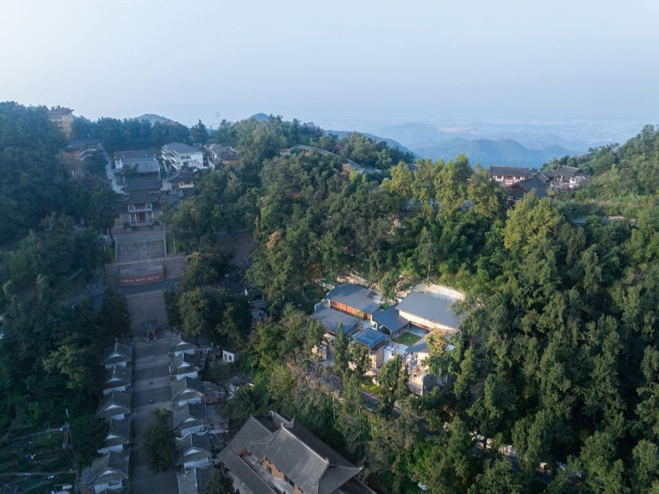 东方山佛教协会改造设计,黄石 / 反几建筑