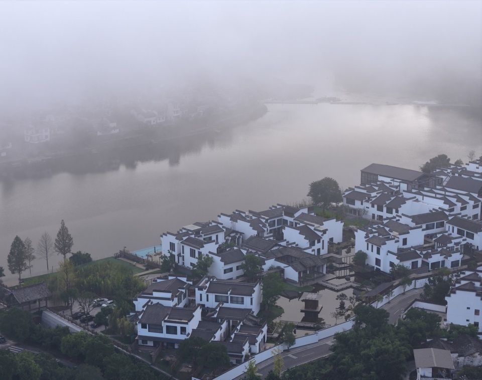 黄山紫阳烟雨度假酒店,安徽 / 风合睦晨
