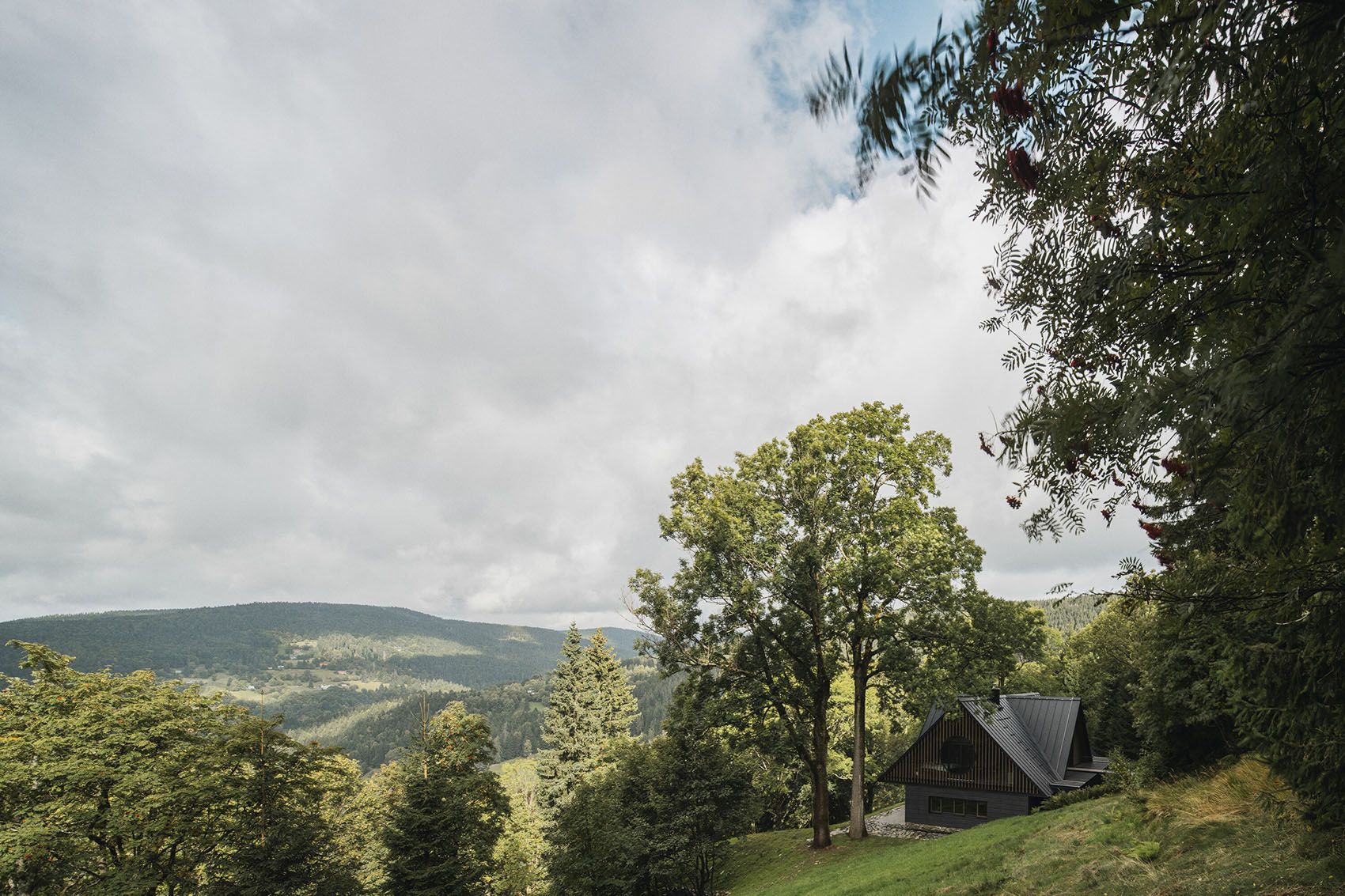 Strážné山间小屋，捷克 / Mimosa Architects