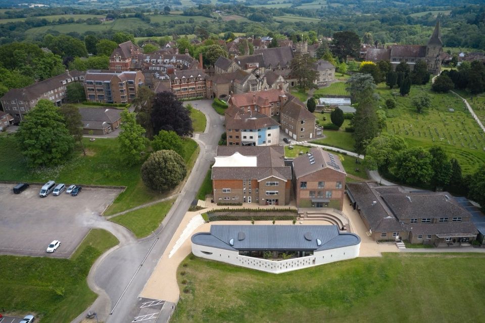 梅菲尔德圣拉斐尔健康与福祉中心,英国 / Adam Richards Architects