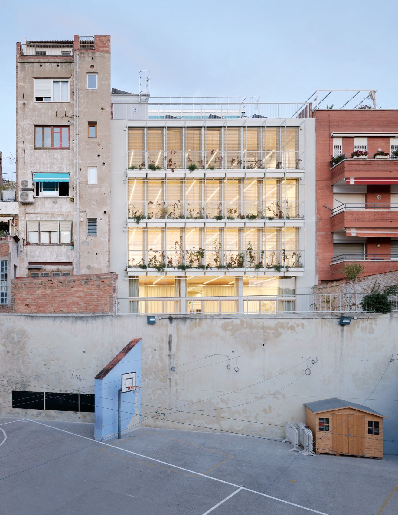 桑茨社会中心,巴塞罗那 / Laos Arquitectura + Mercè Zazurca Codolà + César Sánchez Medrano