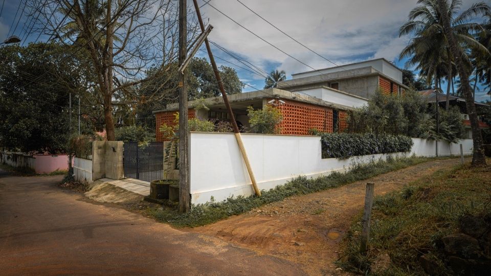 砖幕住宅，印度 / LIJO.RENY.architects