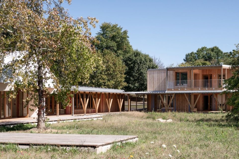 带宿舍的休闲中心,法国 / Atelier Quatre + r2k architectes