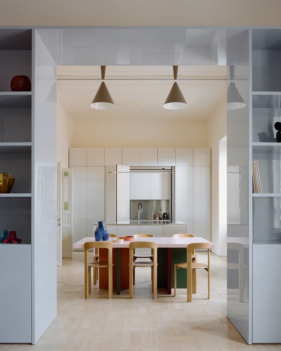 带反光家具的家,意大利 / Set Architects