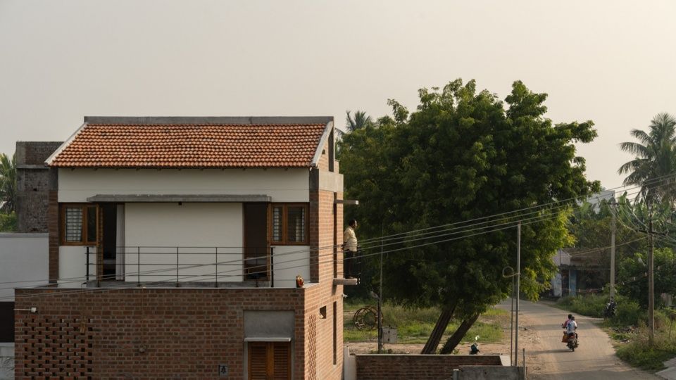 门槛之家,印度 / Madras Spaces