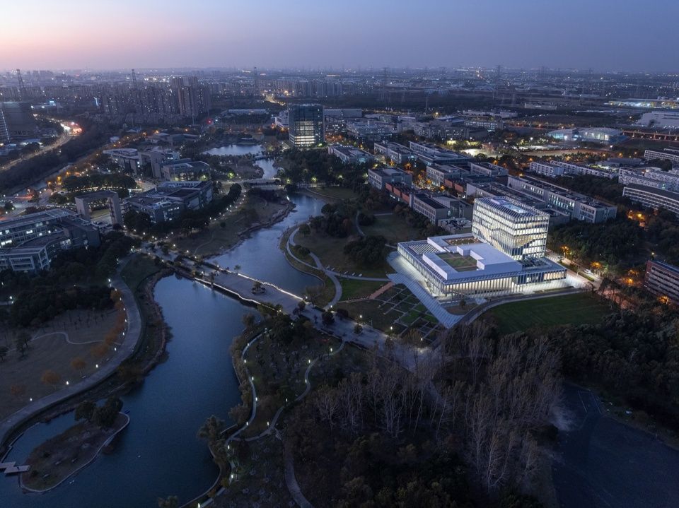 同济大学艺嘉楼（嘉定校区学生活动中心）/ 同济大学建筑设计研究院（集团）有限公司 麟和建筑工作室，上海/建筑