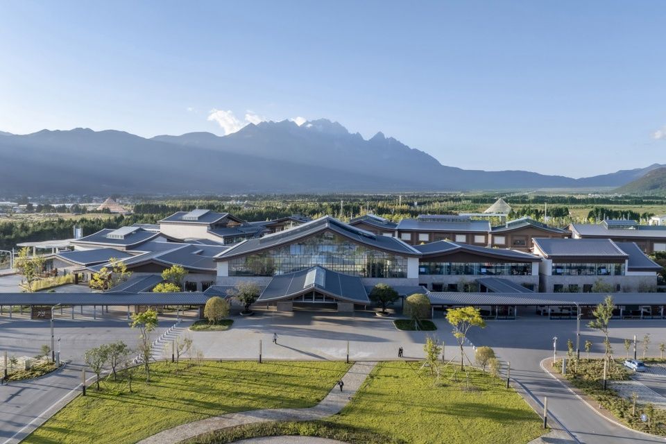 丽江市旅游集散中心，云南 / 清华大学建筑设计研究院有限公司