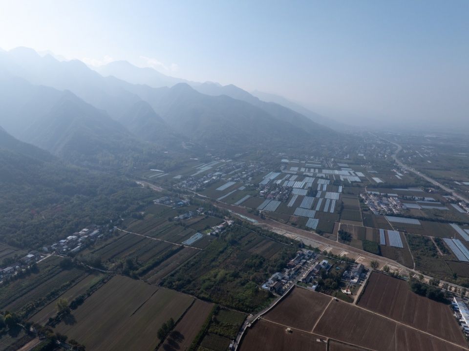 流光展厅—— 关中忙罢艺术节内院改造，西安 / 戴璞建筑