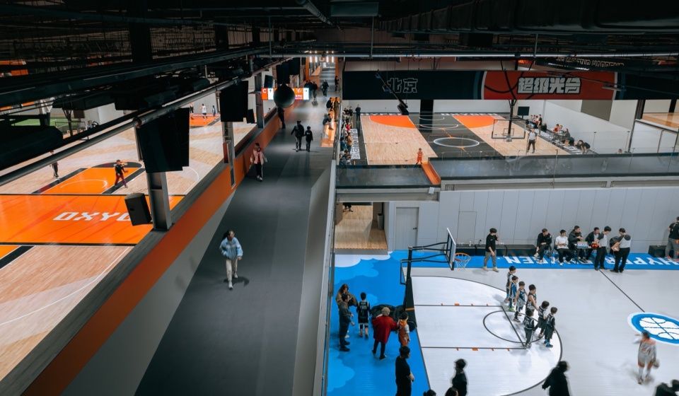 家具城上的运动社交场-超级光合运动空间 / 普罗建筑