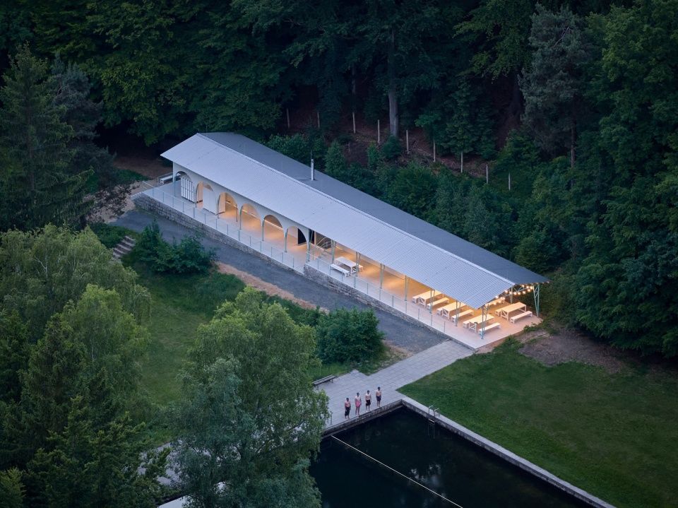 森林泳池，捷克 / Mjölk architekti + Marie Vondráková
