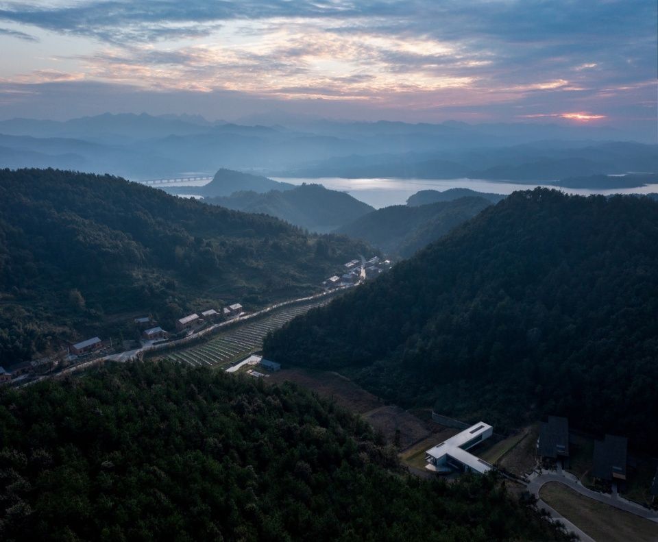 武当山麓游客中心，湖北 / 末广建筑