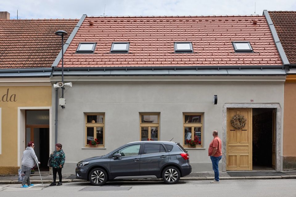 K66咖啡馆与联排住宅，捷克 / matěj šebek architekti