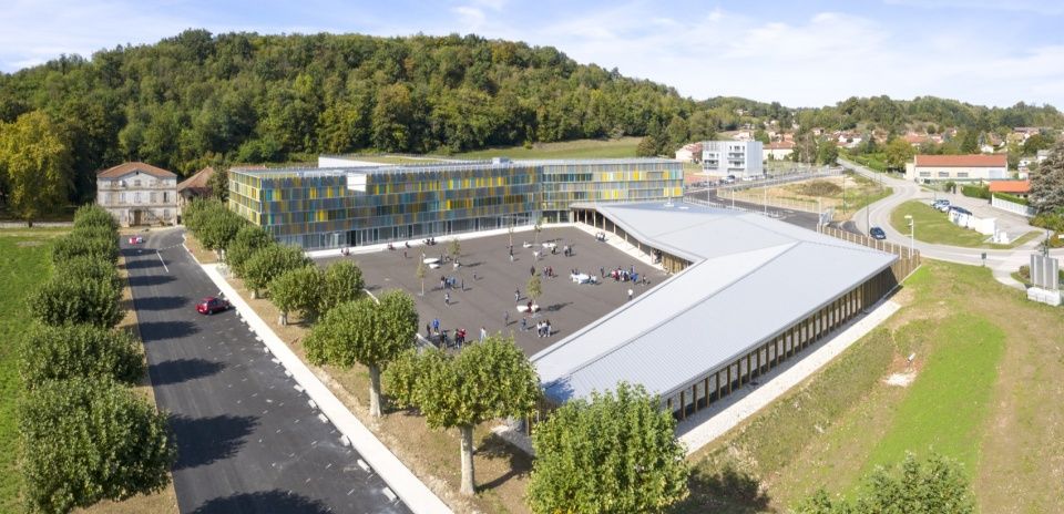法国村庄的新学院 / CoCo architecture