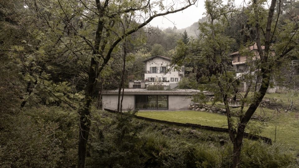 狭长住宅，意大利 / Studio Lorenzo Guzzini