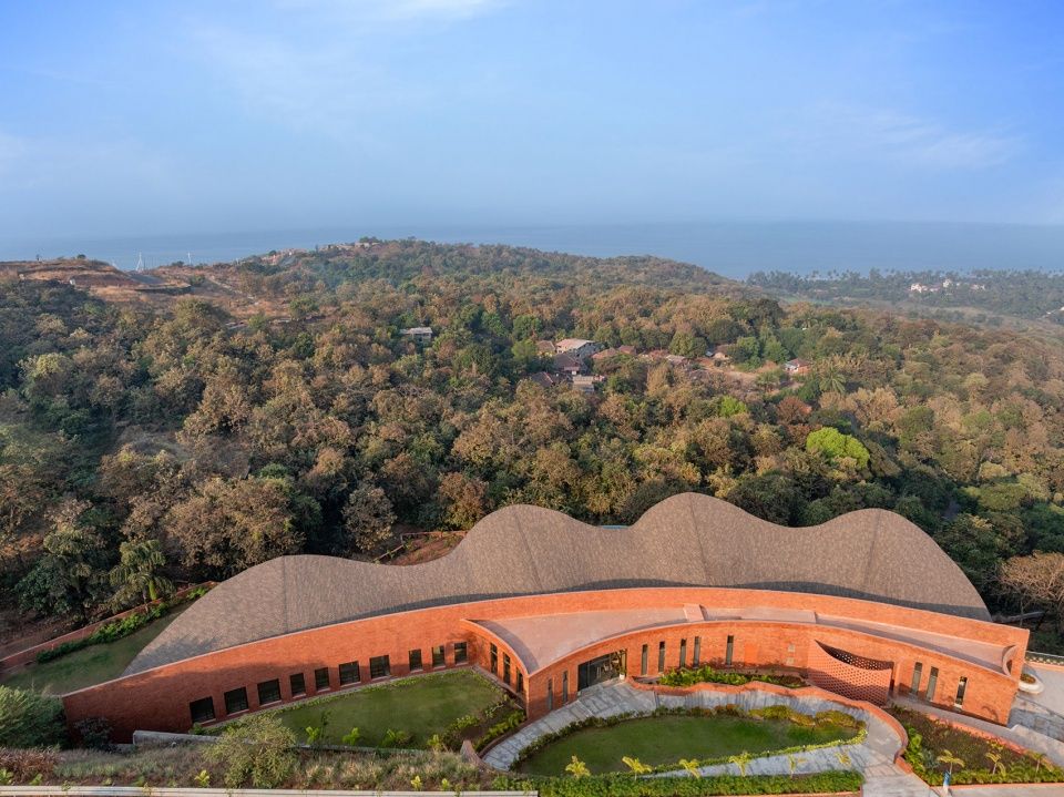 Crest Nine社区中心，印度 / Sanjay Puri Architects