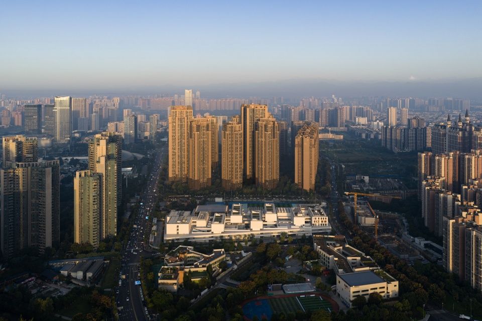 成都海洋路中学 / 长物建筑