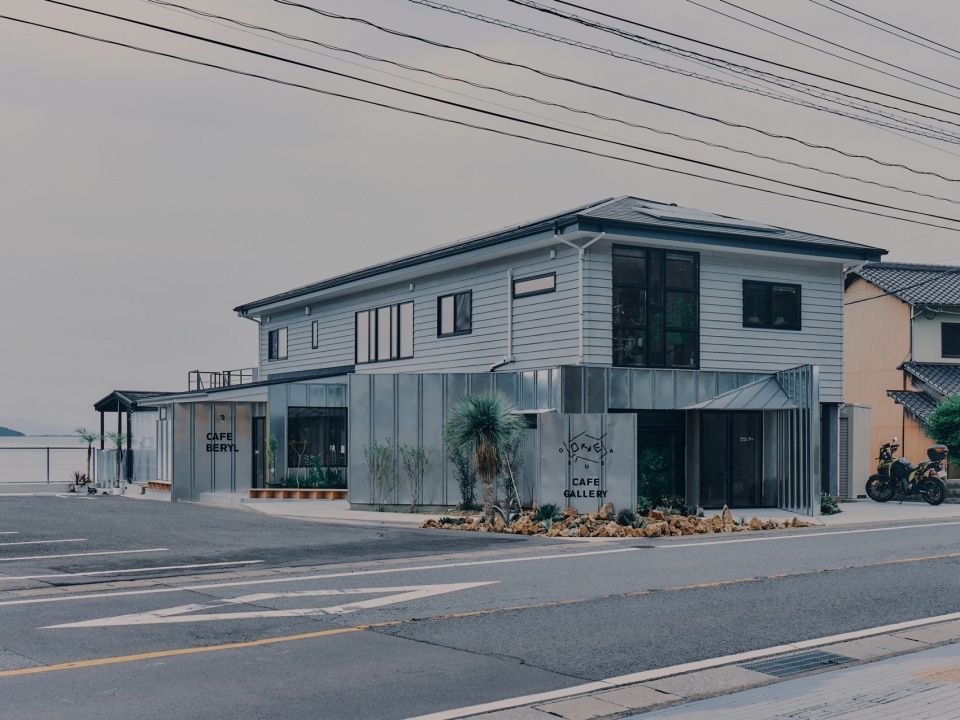 ONE OKUSA & 咖啡画廊，日本 / Soichiro Harada + Sunko Jukankyo System Co., Ltd.