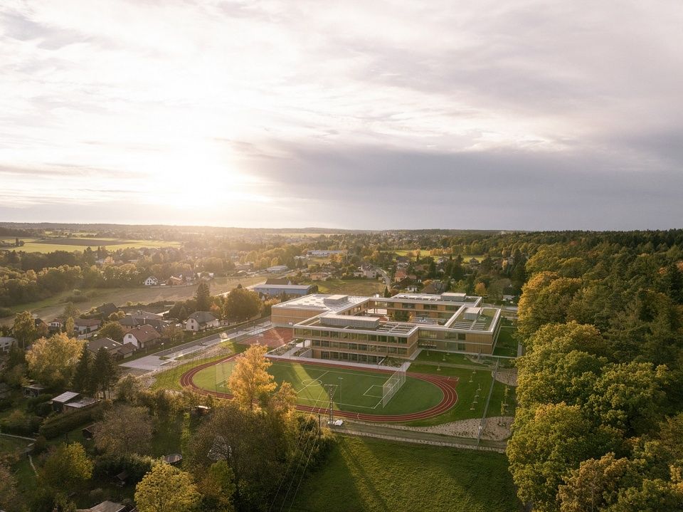 LOŠBATES小学，捷克 / Pelletier de Fontenay + SOA architekti