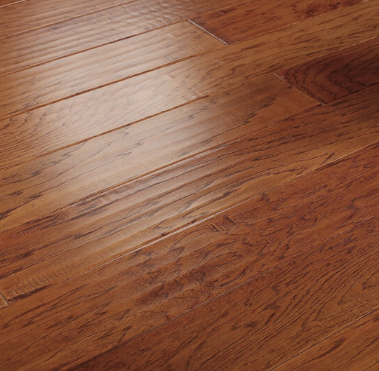 圣象地板 多层实木复合山核桃手刮仿古地板欧美风大气环保家用建材耐磨卧室