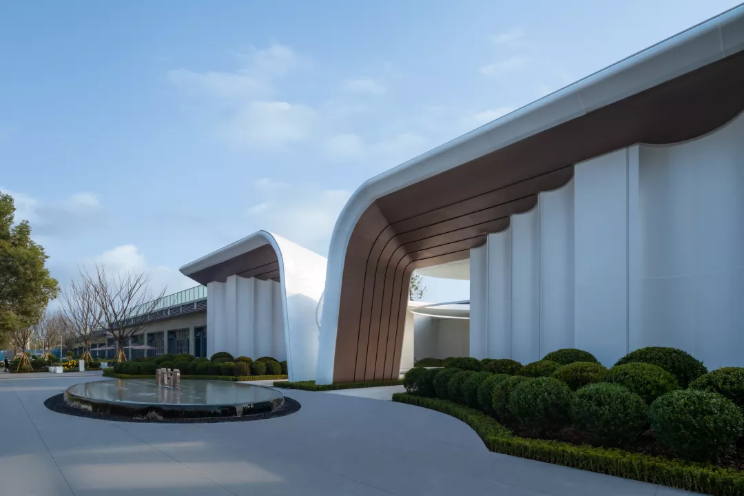 重庆融创林与麓 景观设计 /  纬图景观