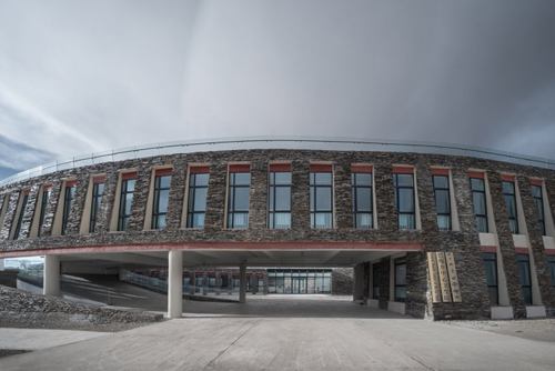 冈仁波齐下的卫生院，西藏/建筑