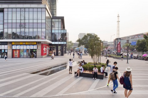 004-Waiting for the Next Ten Minutes - U-Center Plaza by by Z + T STUDIO