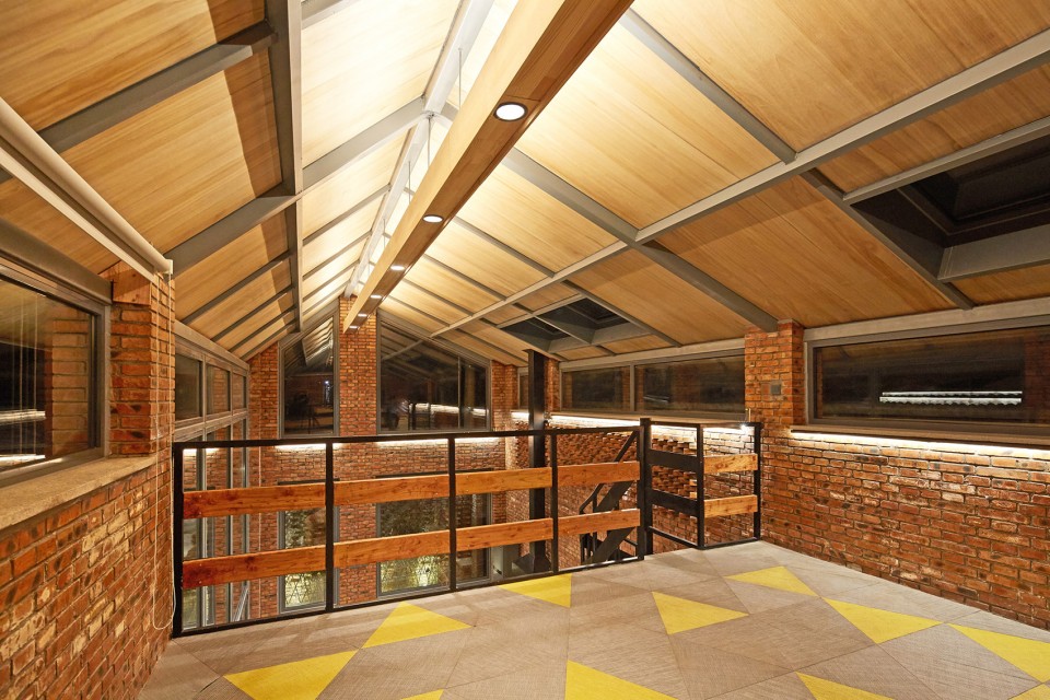 21.新起居室夹层空间