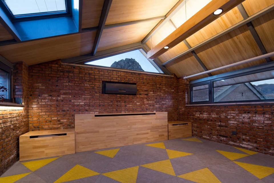 22.新起居室二层通铺与茶室