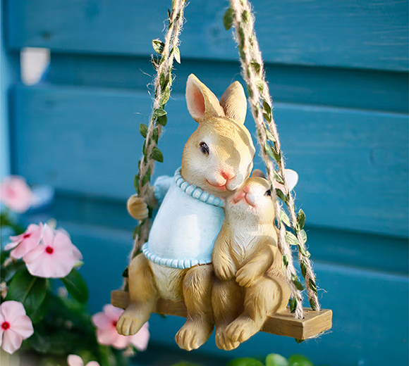 鸿日光辉 庭院阳台布置户外顶楼卡通兔子壁挂装饰花园创意树脂动物造型摆件 兔子 坐秋千 蓝 色