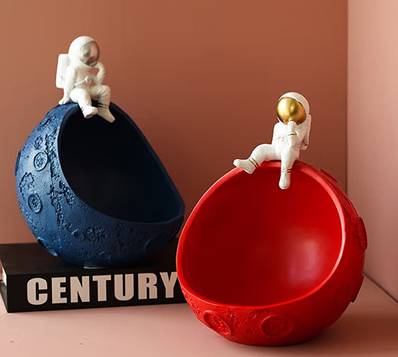 鸿日光辉 太空人宇航员鞋柜放钥匙收纳盒摆件客厅茶几零食果盘桌面装饰品 灰色:宇航员半月球收纳摆件