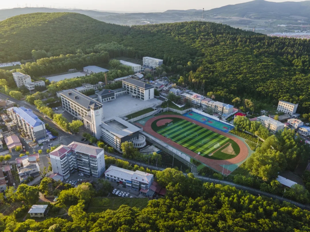 双鸭山市三十二中学，双鸭山/建筑