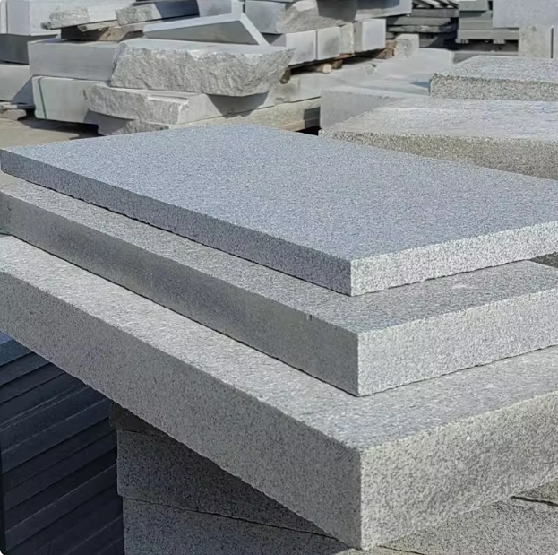 天然花岗岩芝麻白地铺石荔枝面火烧板广场平侧路沿石花岗岩石材