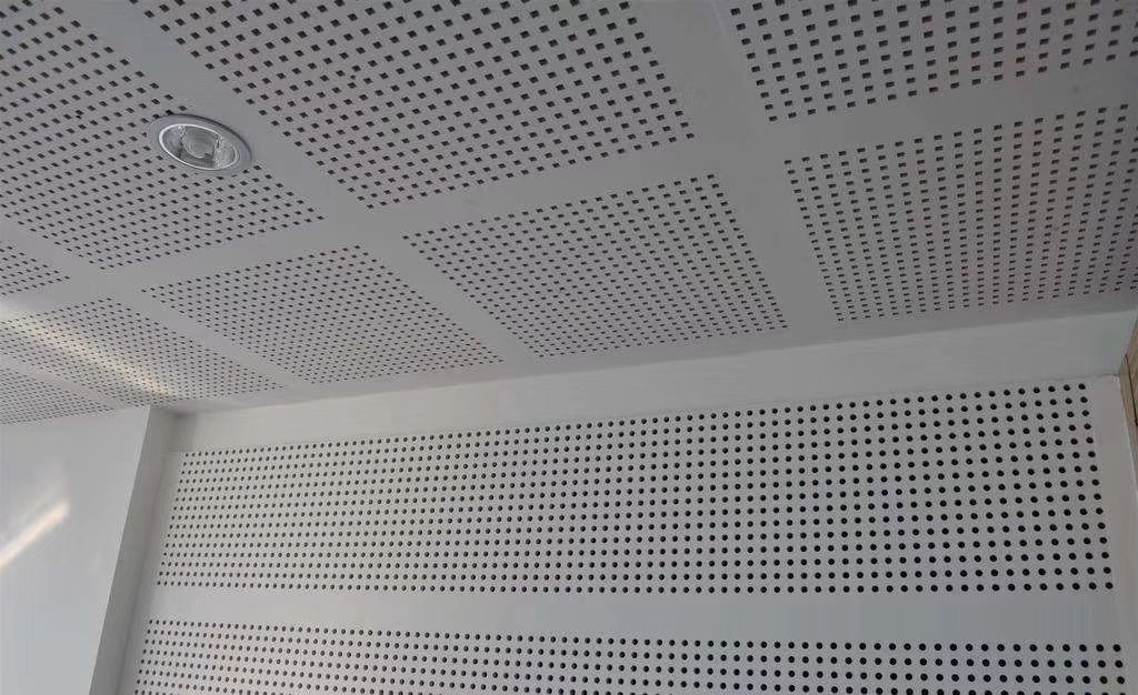 吸声用穿孔石膏板