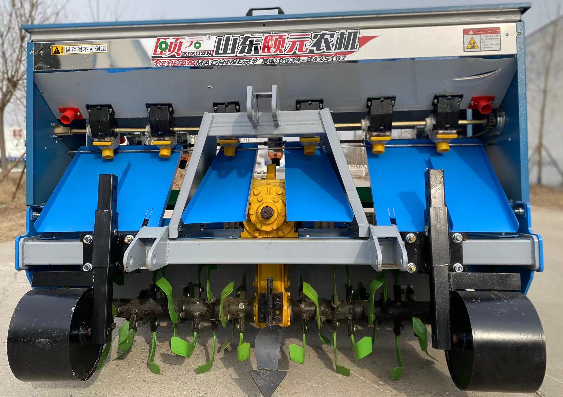 旋耕施肥播种机