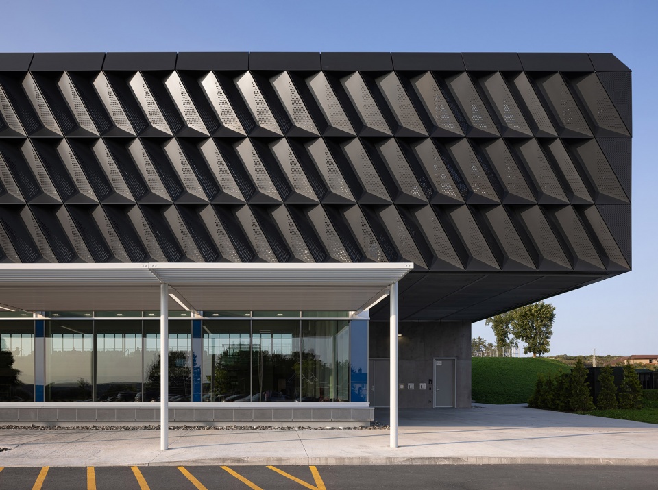 Saint-Georges多功能体育馆，魁北克 / ABCP architecture