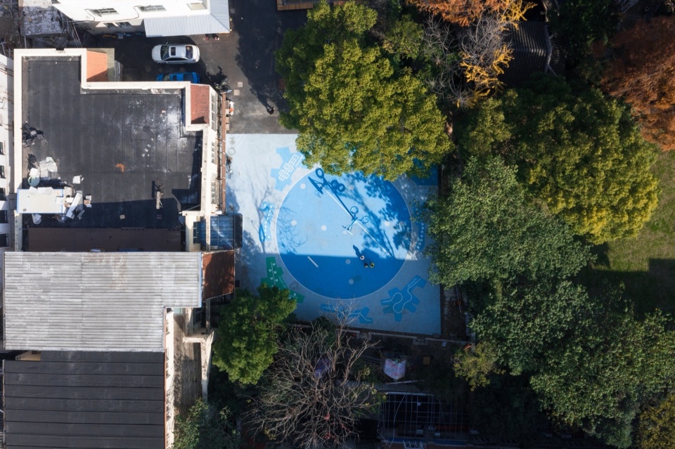 新华社区蓝色运动角,上海 / 一十一建筑