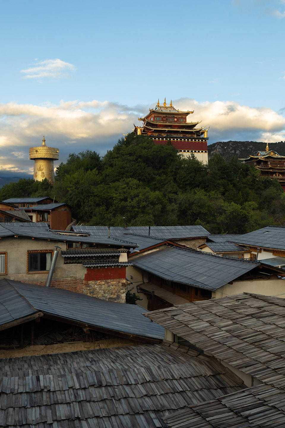 璞云悬山民宿，香格里拉 / 無既萬溯