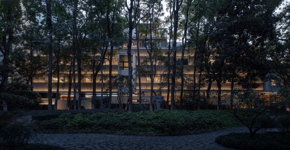 南京鼓楼锦上OCC餐厅 / BUZZ庄子玉工作室