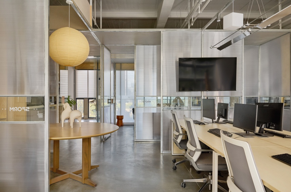 微型办公空间的诗意重塑，厦门 / 柒构设计