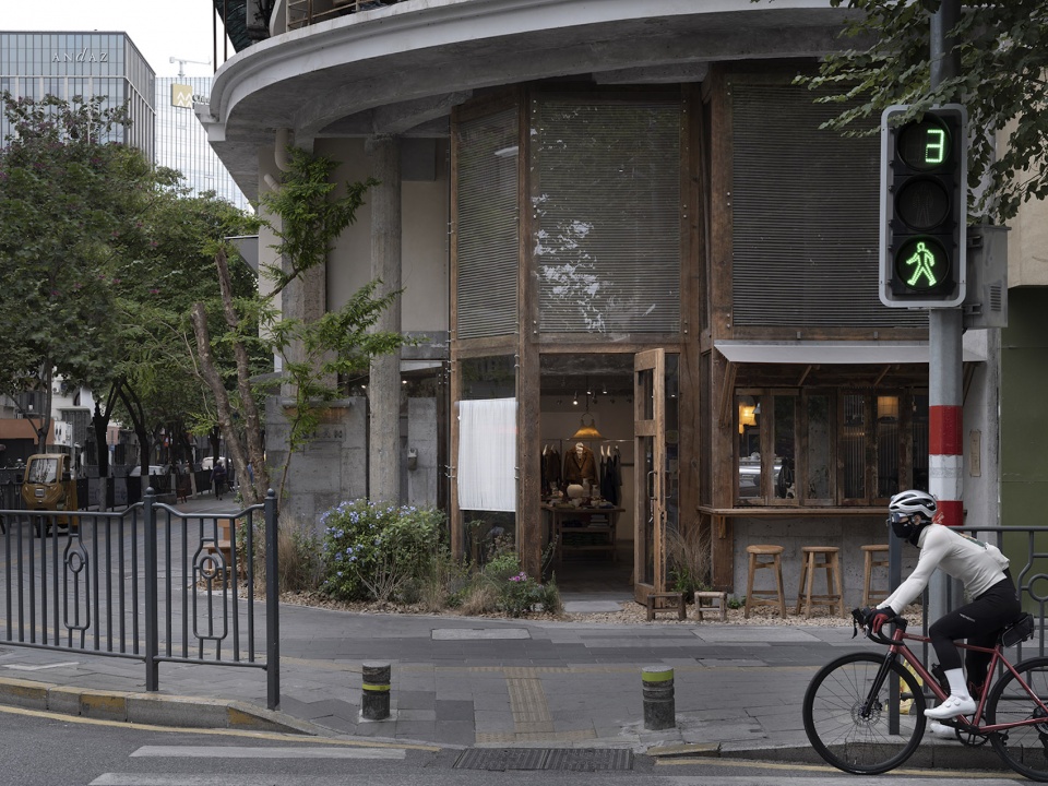 MSLAN corner服装店，厦门 / 退化建筑