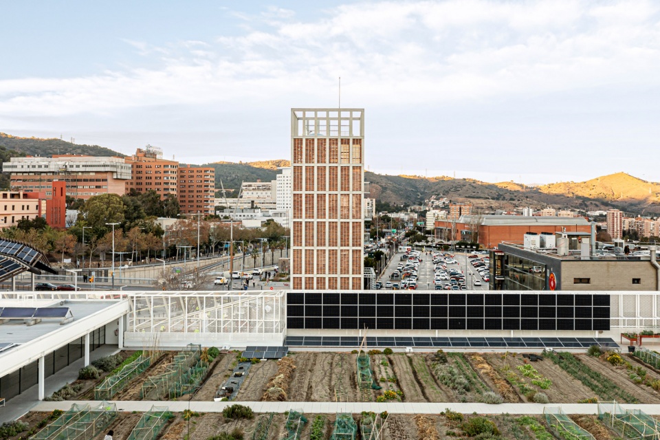 Vall d’Hebron消防训练塔，巴塞罗那 / Carles Enrich Studio