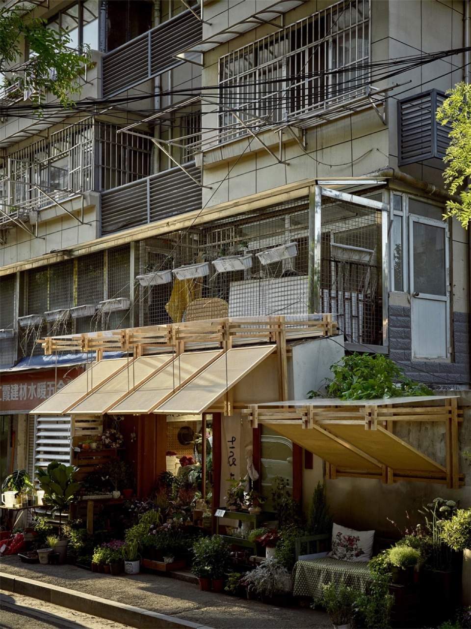 笠檐 — 花植店街面更新设计，南京 / 未形建筑